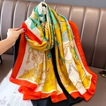 Sciarpa di seta colorata con stampa a catena e motivi equestri da donna elegante - 90*180cm / Giallo