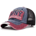 Dettaglio della toppa ricamata AFNY e rete invecchiata sul cappellino da baseball - Regolabile / Blu Notte