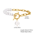 Détail du bracelet en perles et chaîne dorée avec fermoir OT et marquages de taille 20cm - Boucle OT Perle Baroque Patchwork Perle Ronde / Doré