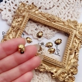 Close-up of golden skull stud with multifaceted cut surface for a sparkling dark aesthetic - Ore Gold
