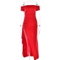 Détail d'une robe longue bustier rouge avec fente haute latérale et tissu froncé - S / Rouge