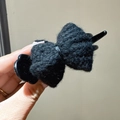 Eleganter schwarzer Strickschleifen-Haarclip aus Plüschstoff für einen festen Halt - Schwarz