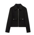 Detailansicht der schwarzen Damen-Softjacke mit Reißverschluss und großen Klappentaschen - Schwarz