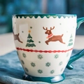 Tazza natalizia in ceramica con renna e alberi di Natale e bordo a smerlo - Tazza Verde 14,2*10,4*10,6 cm