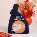Borsa regalo in maglia blu scuro con motivi coniglio bianco e luna dorata - Coniglio di Giada Luna