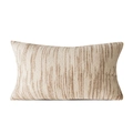 Detail eines weichen Plüsch-Lendenkissenbezugs mit beigen und braunen Streifen - 30x50cm / Nur Bezug / Shuttle Kaffee