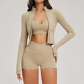 Set yoga tre pezzi kaki chiaro con giacca e reggiseno sportivo con scollo a V - Taglia S / Top E Pantaloni / cammello chiaro