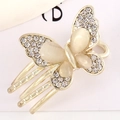 Makroaufnahme der goldenen Schmetterlings-Haarklammer mit Strasssteinen und Opalen - 3# Strass 3.6cm Schmetterling Haarklammer / Gold