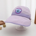 Dettaglio visiera parasole viola con toppa koala blu e cordino antivento regolabile - 52-54cm (3-8 Anni) / Viola