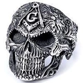 Macro view of retro skull ring in antique silver finish with Masonic G symbol - US 7 / Retro Skull Masonic Band (17508) / Antique Silver (17508)