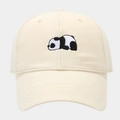 Gros plan sur la broderie panda d'une casquette de baseball en coton crème avec sergé - Beige