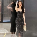 Abito a canotta nero a fiori attillato con busto arricciato ed elegante lunghezza midi - S / Nero
