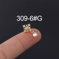 Pendiente de flor dorada con circonita iridiscente mostrado en la punta del dedo - Oro 309-6#