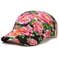 Zwarte baret in etnische stijl met levendige roze pioenrozen en bladprint - Verstelbaar / Zwart