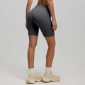 Short de yoga gris graphite pour femme avec taille haute, effet galbant et coupe extensible - Gris Roche de Mer