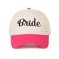 Vista frontale di un cappellino da baseball bicolore rosa e crema con ricamo Bride - Rosa Rosso