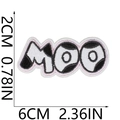 Dettaglio della toppa MOO con ricamo motivo mucca e dimensioni precise indicate - Lettere MOO Stampa Mucca (N. 13)