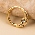 Anello da naso dorato con viso di luna in stile vintage su una pietra naturale - Rilievo del Volto della Luna / Luna Dorata