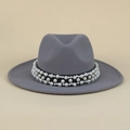 Detail of the gray wool fedora featuring a black ribbon band adorned with white pearls - M (56-58cm) / Gray