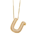 Collier pendentif lettre U doré orné de zircons étincelants sur une fine chaîne maille - Lettre U
