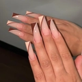 Unghie finte lunghe a bara con design geometrico nudo, marrone e beige lucido - Tipo di Colla