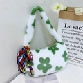 Borsa a spalla in peluche bianca con motivi a fiori verdi e dettaglio foulard di seta - Bianco Verde Palma