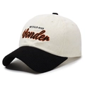 Berretto da baseball in velluto a coste crema e nero con ricamo BE WILD AND WONDER - Regolabile / Nero