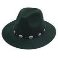 Détail d'un chapeau fedora vert foncé avec bande en cuir noir et disques en métal vintage - M (56-58cm) / Vert Foncé