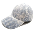 Vista detallada de la gorra de béisbol de encaje azul con patrones florales finos - M (56-58cm) / Azul claro