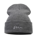 Bonnet en tricot gris foncé avec broderie 'me' blanche pour hommes et femmes - Gris foncé