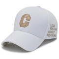 Weiße Baseballkappe mit goldener C-Stickerei und Seitentext auf Textilstoff - Verstellbar / Weiß