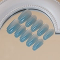 Unghie finte fatte a mano blu occhio di gatto con strass su una superficie a specchio - Stile Occhio di Gatto Blu (BY1608) / Stile Colla per Fototerapia