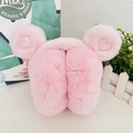 Detailansicht der rosa Plüsch-Ohrenschützer mit Katzenohren und Herzbestickung - Einheitsgröße / Rosa