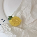 Cute yellow lemon acetate hair claw clip with leaf detail for girls' hairstyles - Lemon