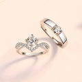 Elegantes S925 Silber Paarringe-Set mit Zirkonia-Steinen im Kronendesign für die Hochzeit - Einstellbar Offen / Kronen V-förmiges Herren- und Damen-Ring-Set