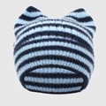 Nahaufnahme der gestreiften Stricktextur und Katzenohr-Design an der Wintermütze - Einheitsgröße / Himmelblau