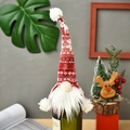Funda tejida para botella de vino de gnomo navideño en color rojo y blanco con barba - Sombrero rojo y blanco
