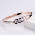 Lussuoso bracciale in oro rosa con zircone quadrato e cristalli su base geometrica - Oro rosa