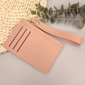 Portacarte sottile in pelle martellata rosa cipria con tre fessure e cinturino - Rosa Chiaro (019)