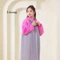 Impermeabile spesso in EVA con corpo grigio smerigliato e maniche rosa a contrasto - Rosa e Grigio Color Block