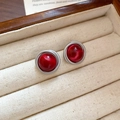Orecchini a perno rossi occhio di gatto con bordo in argento in una scatola beige - Stile Tondo Oro Rosso con Perno in Argento (4#)