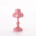 Dettaglio del paralume rosa a petalo e base retrò con pulsante di accensione - Rosso Rosa Loto