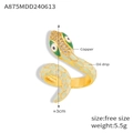 Anillo de serpiente bañado en oro de 18k con escamas verdes y cristales brillantes - Talla Única/Talla 7 / Verde Menta Dorado