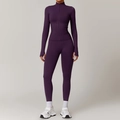 Eng anliegendes lila Yoga-Set mit Stehkragen-Zipper-Jacke und Leggings mit Daumenlöchern - S / Oberteil Und Unterteil / Pflaumenlila