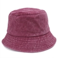 Detalle de sombrero de pescador en denim lavado burdeos con costuras reforzadas - M (56-58cm) / Burdeos