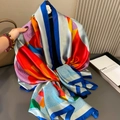 Sciarpa moderna in raso di seta con vivaci stampe geometriche di cavalli e vari colori - 180*90CM / Cavallo Rosso