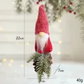 Gnomo di Natale da appendere con cappello rosso, barba bianca e base di pigna naturale - Gnomo Rosso con Pigna