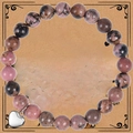 Détail d'un bracelet pendentif cœur en pierre naturelle sur carte cadeau Life is tough - Bracelet en Rhodonite à Lignes Noires