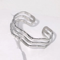 Bracciale a tre strati ondulati in acciaio inossidabile argento su pietra bianca - Color Acciaio
