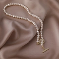 Detalle de collar de perlas de agua dulce barrocas con cierre de palanca dorado - Estilo de Cuentas Simple con Hebilla OT Dorada